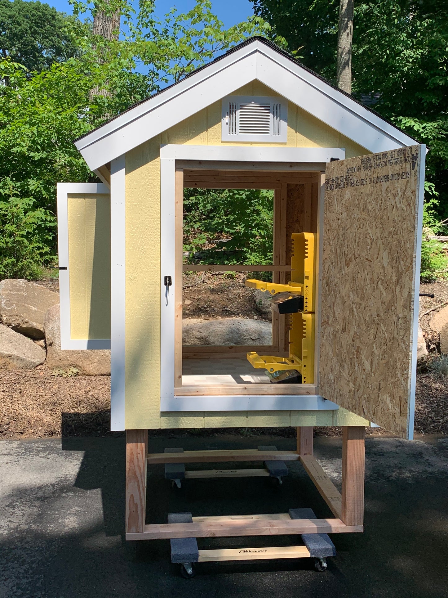 Easy Chicken Coop Plans 4X4 (8-10 Chickens)