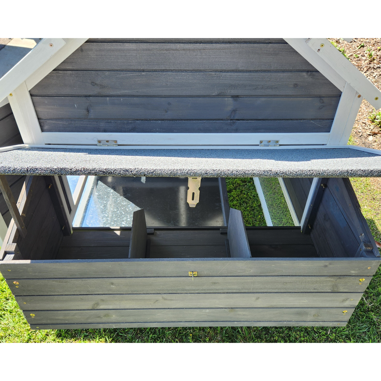 Cheyenne Chicken Coop, Grey & White (up to 4 chickens)