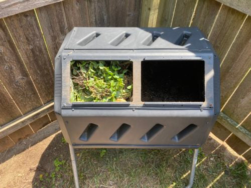 Composting chicken manure is a great way to live a sustainable lifestyle. 