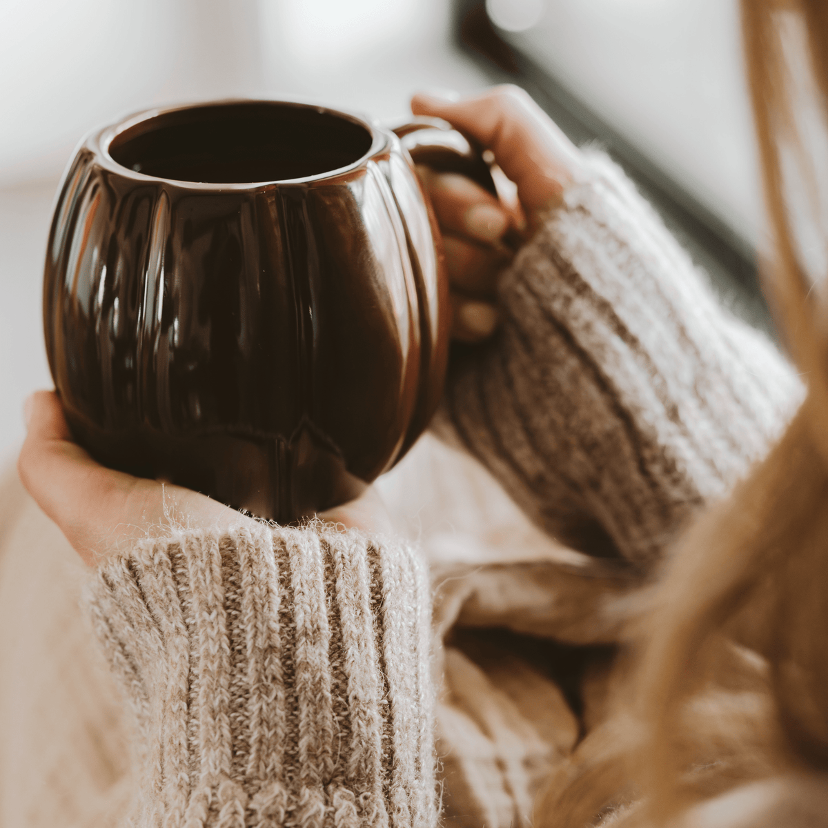 Brown pumpkin-shaped 19 oz ceramic coffee mug