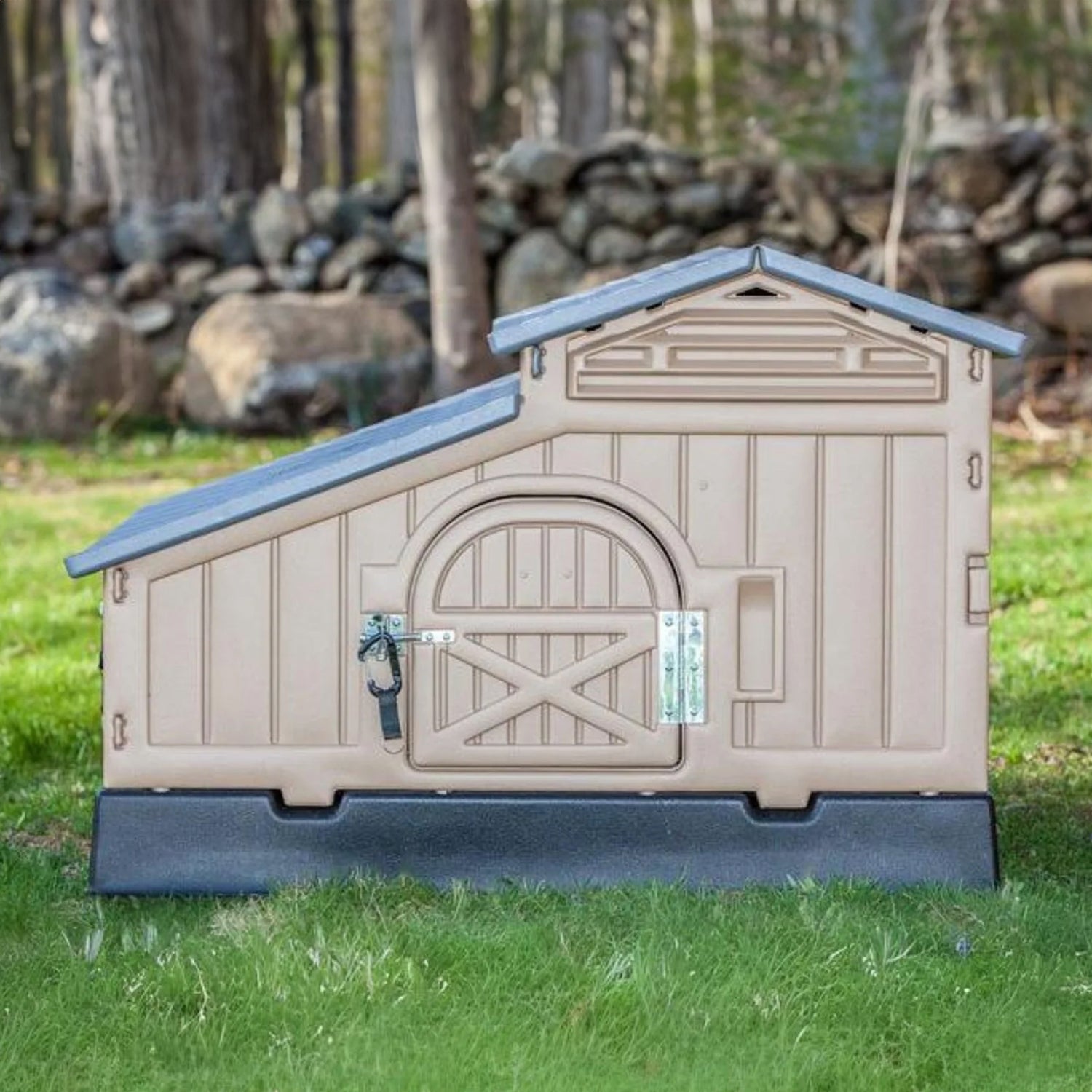 The Formex Standard Tan Coop is Proudly Made in the USA with Fast Shipping.