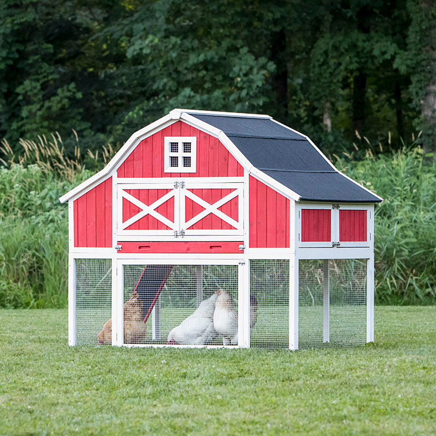 The Gambrel Roof XL Coop is easy to clean with the included droppings tray. 