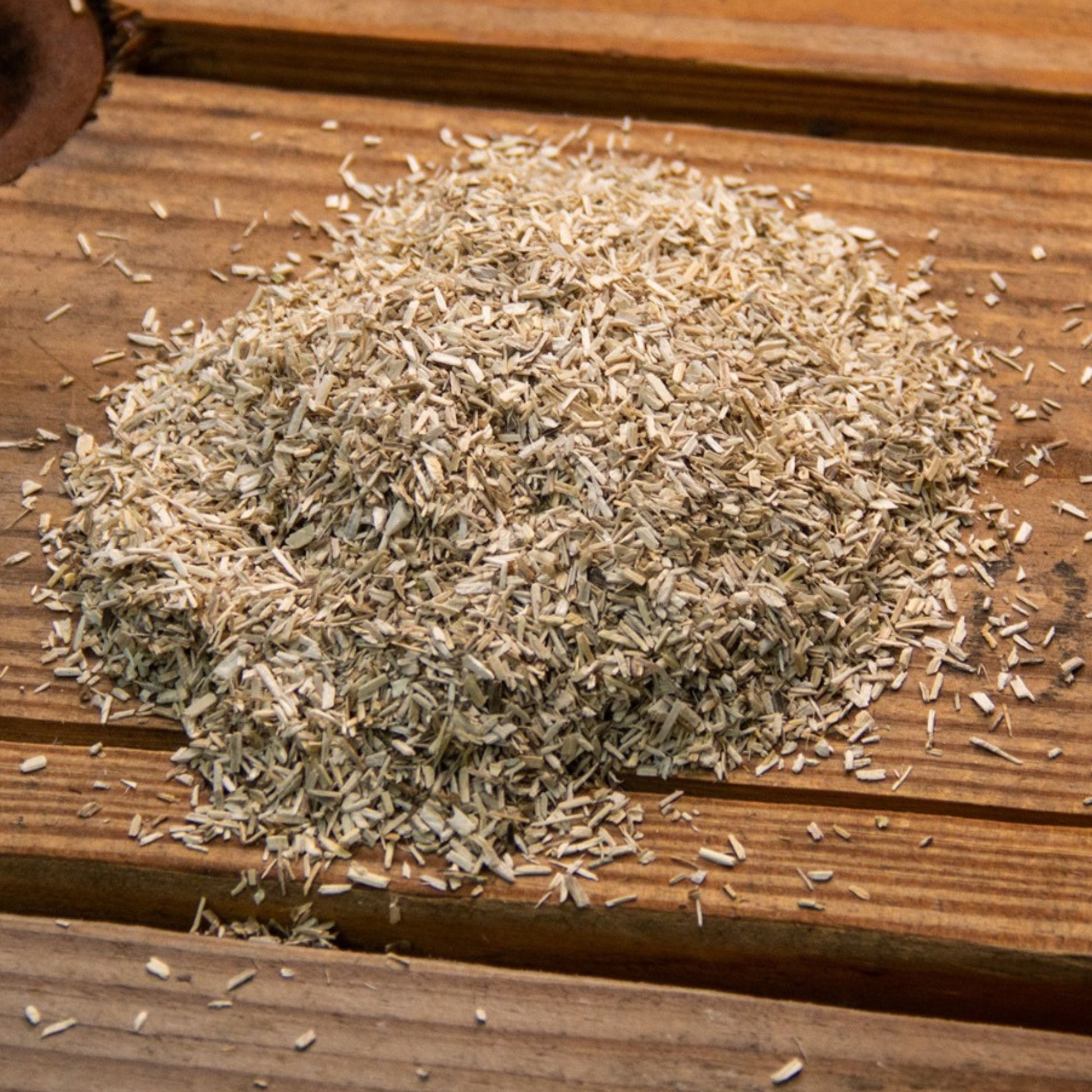  AubiChick Hemp Bedding for Chickens generates minimal dust compared to pine shaving bedding.