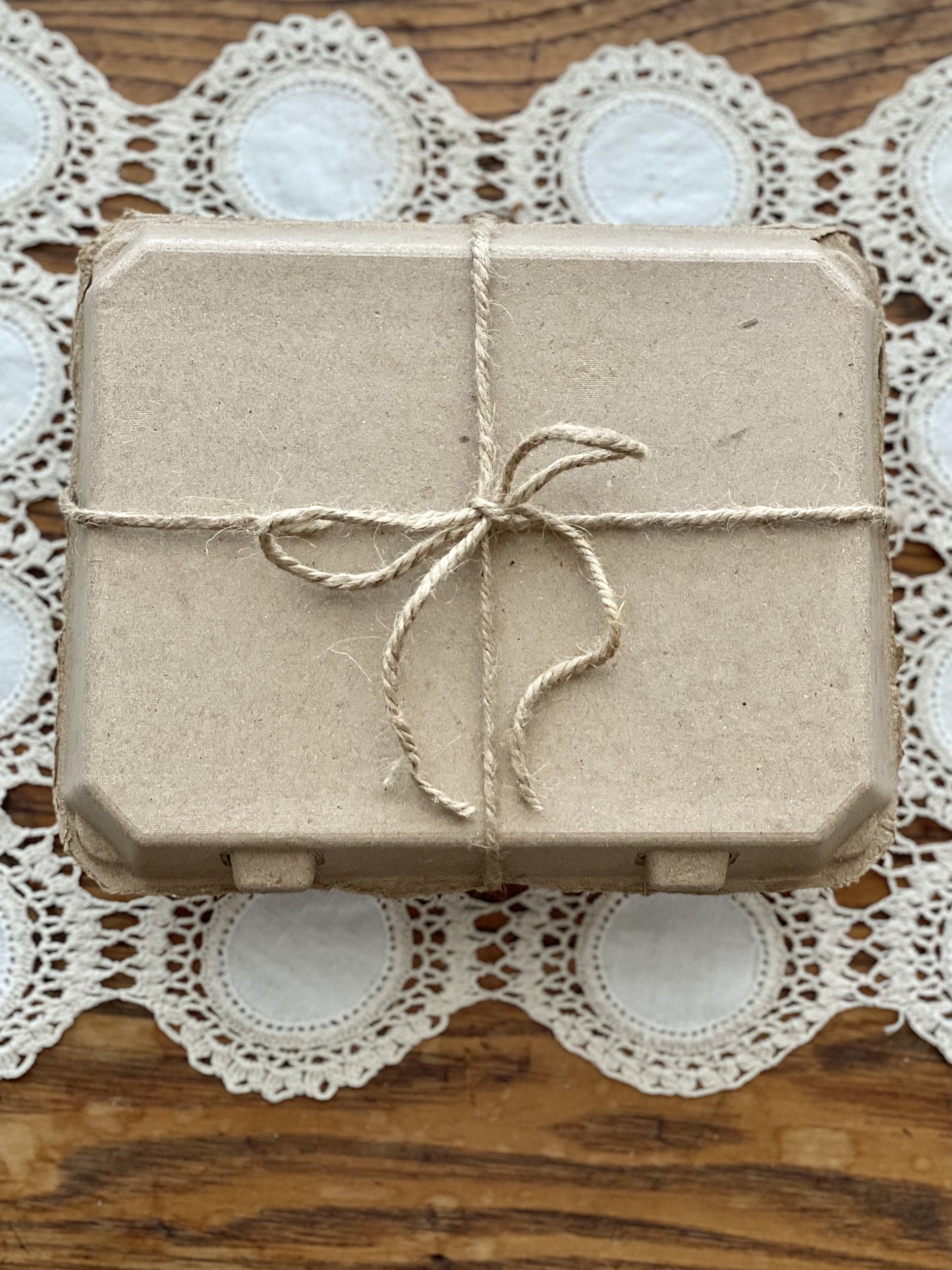 Henlay Vintage Blank Egg Cartons, Classic 3x4 Design, 2 Colors, 25, 65, 75, or 200 Pack